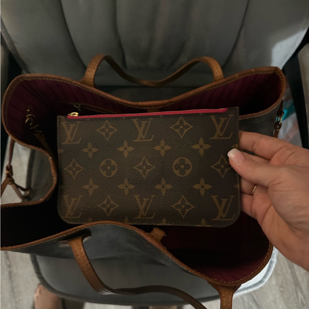 Louis Vuitton Classic Monogram Tote - Picture 9 of 11